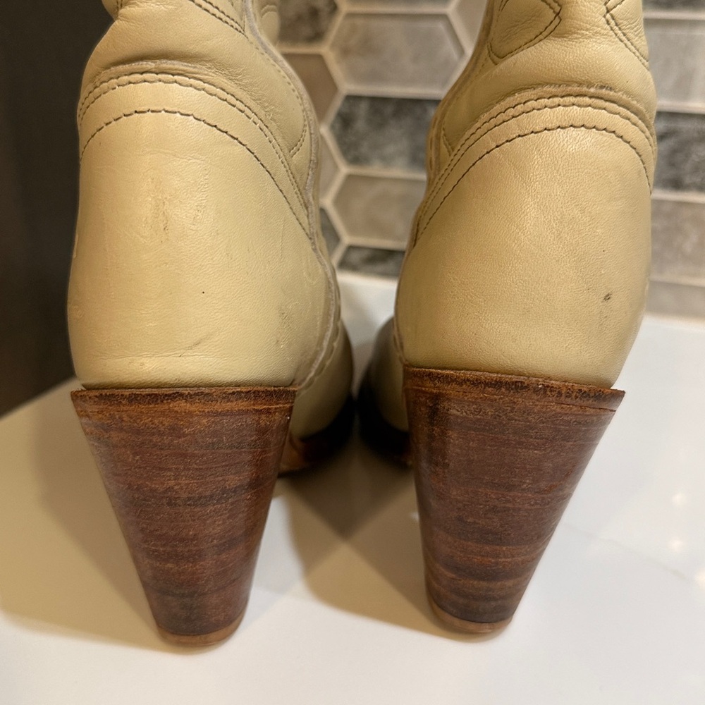 Frye Boots Women’s Cream Leather Mid Calf Western Boho Vintage Boots Sz 5 1/2 - Picture 6 of 13